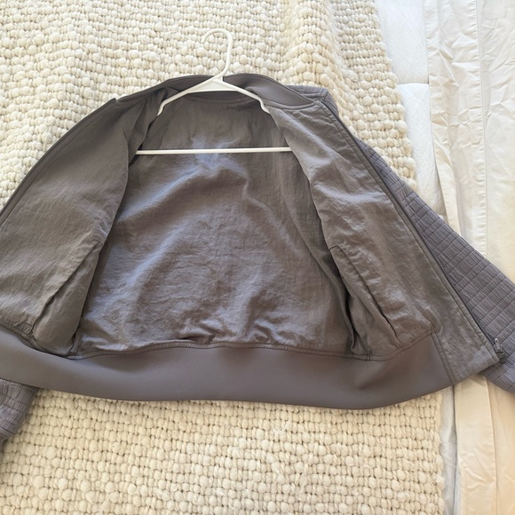 NWOT Lululemon reversible bomber jacket - Picture 8 of 8